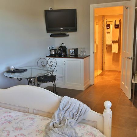 The Ark Stanley Luxury Bed And Breakfast Room photo