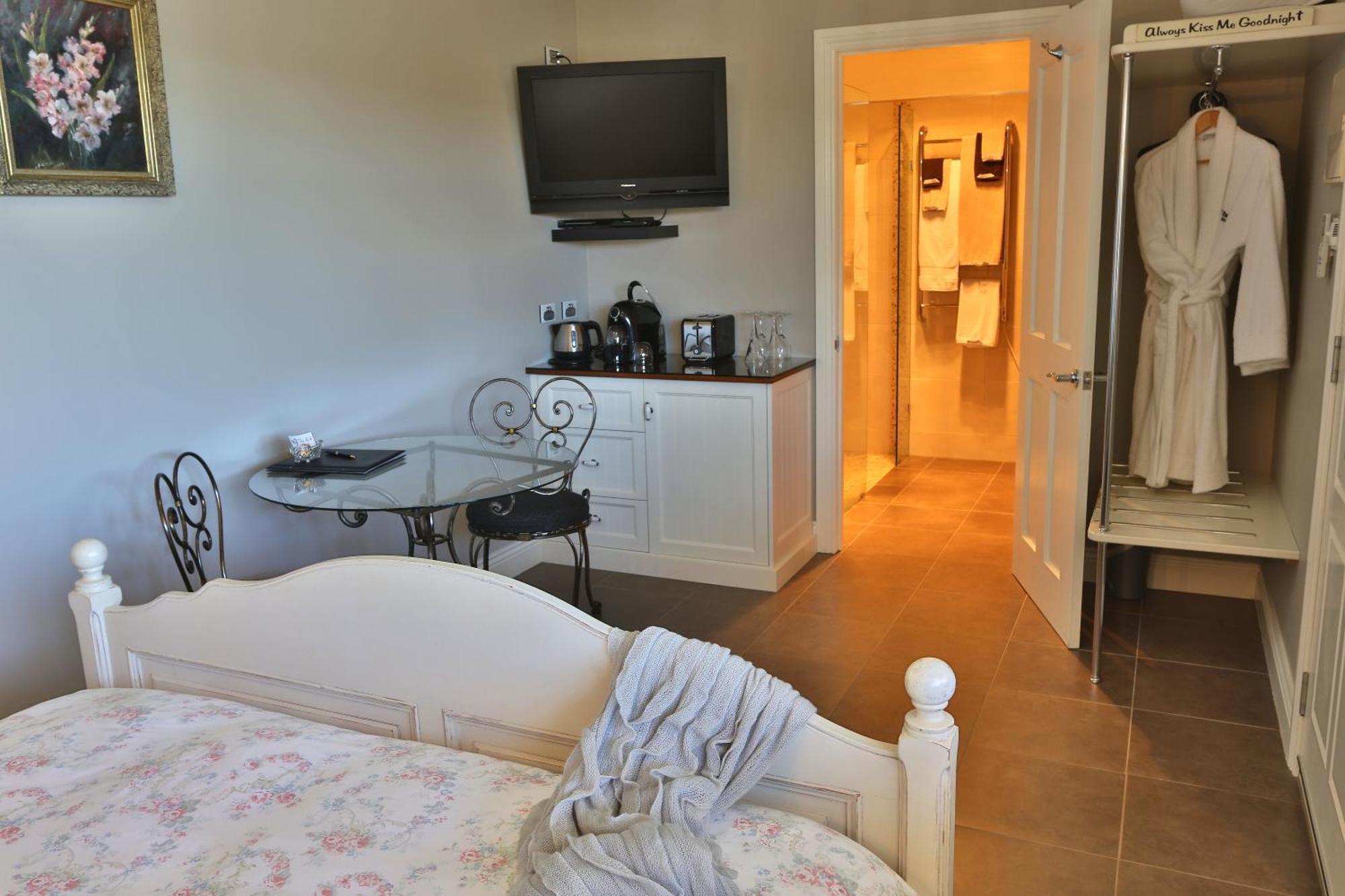 The Ark Stanley Luxury Bed And Breakfast Room photo