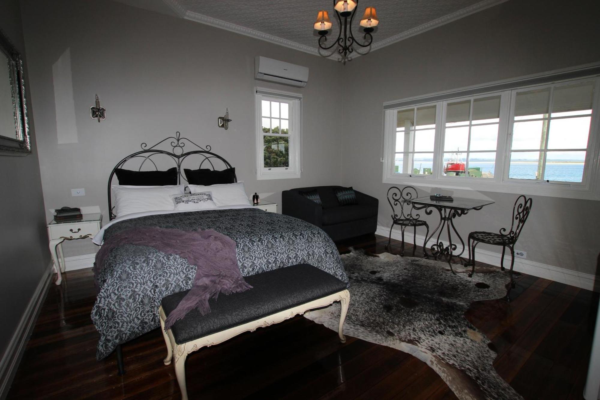 The Ark Stanley Luxury Bed And Breakfast Room photo
